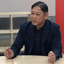 岸 和良氏