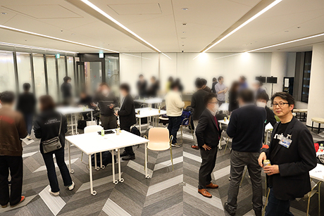懇親会では、参加者同士のより活発な交流が行われました