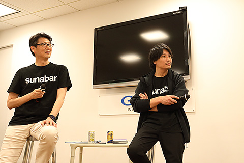 ゲストの回答に聞き入る小野沢と宇津井