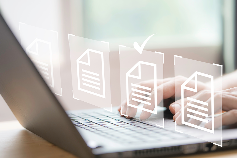 ペーパーレスで経費削減する方法とは?削減アイデア8選も解説!